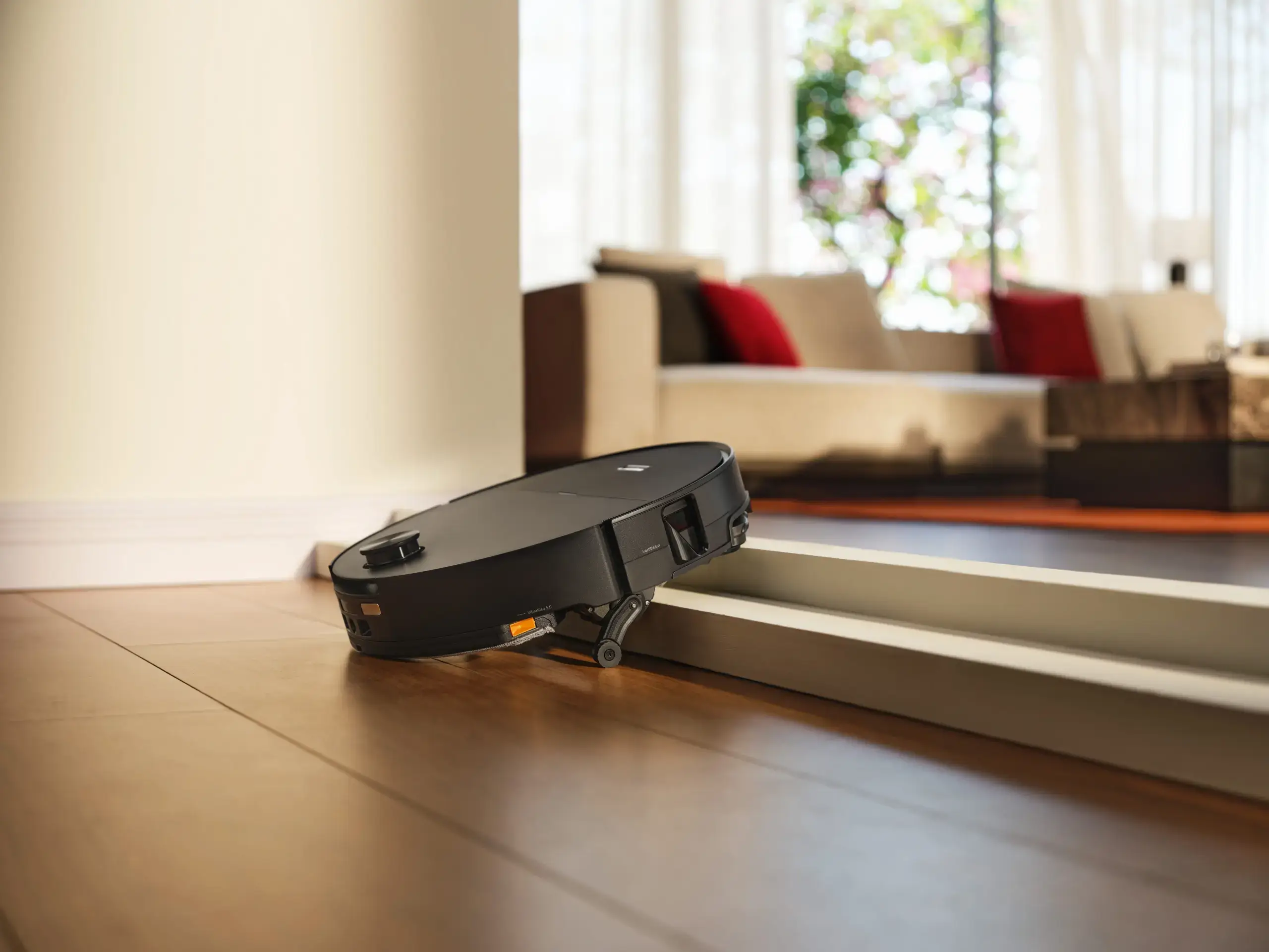 Roborock Saros 20 Threshold Climbing Technology Scaled